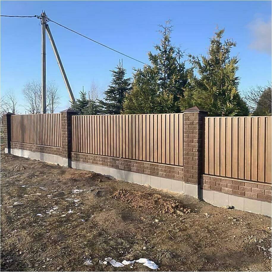 Забор из профлиста НС-21 цвет Printech темное дерево фото1 в Жезказгане
