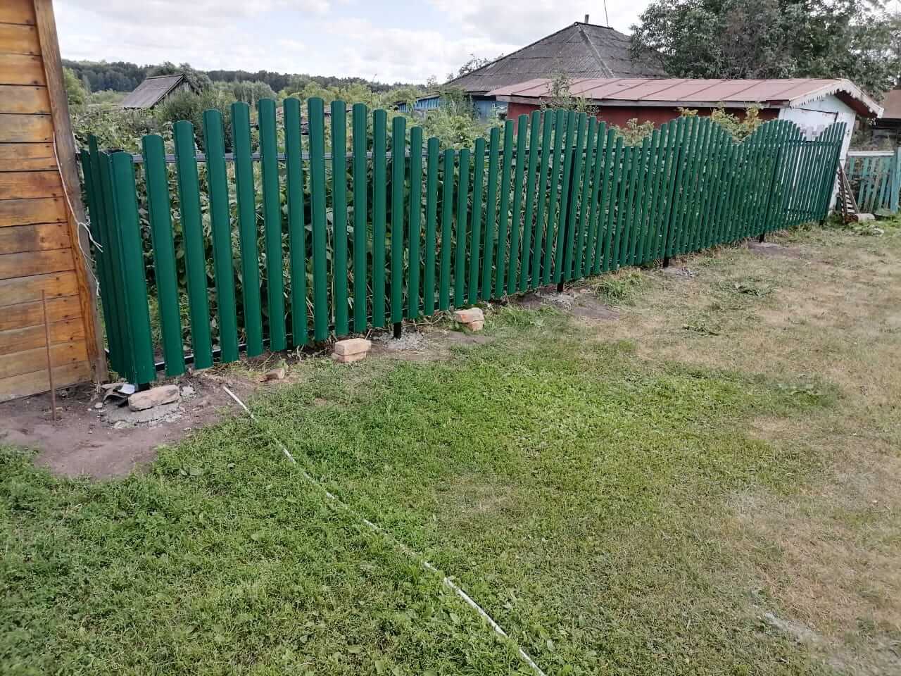забор из штакетника Зеленый Мох фото1 в Жезказгане