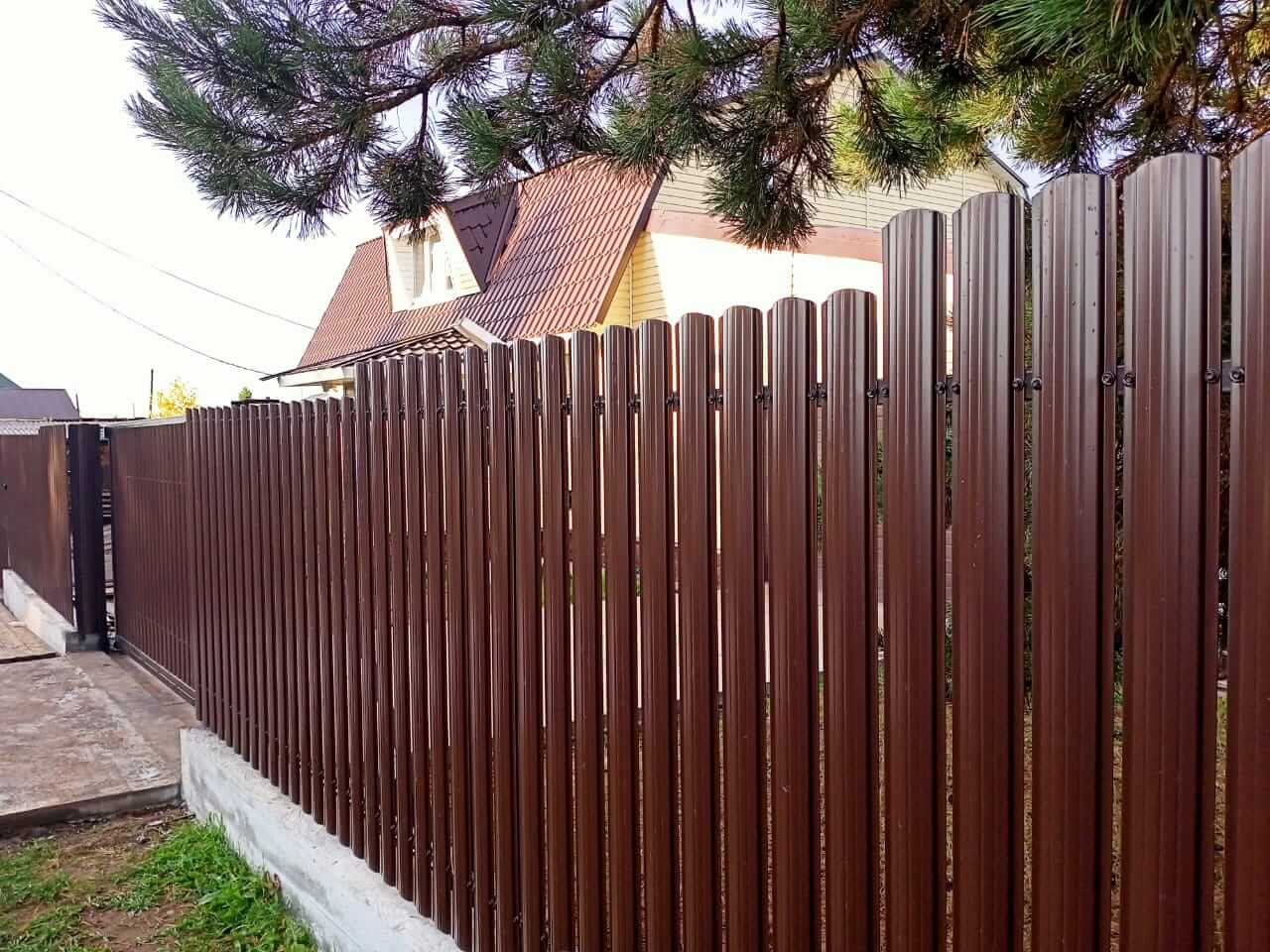 забор из штакетника шоколад фото1 в Жезказгане