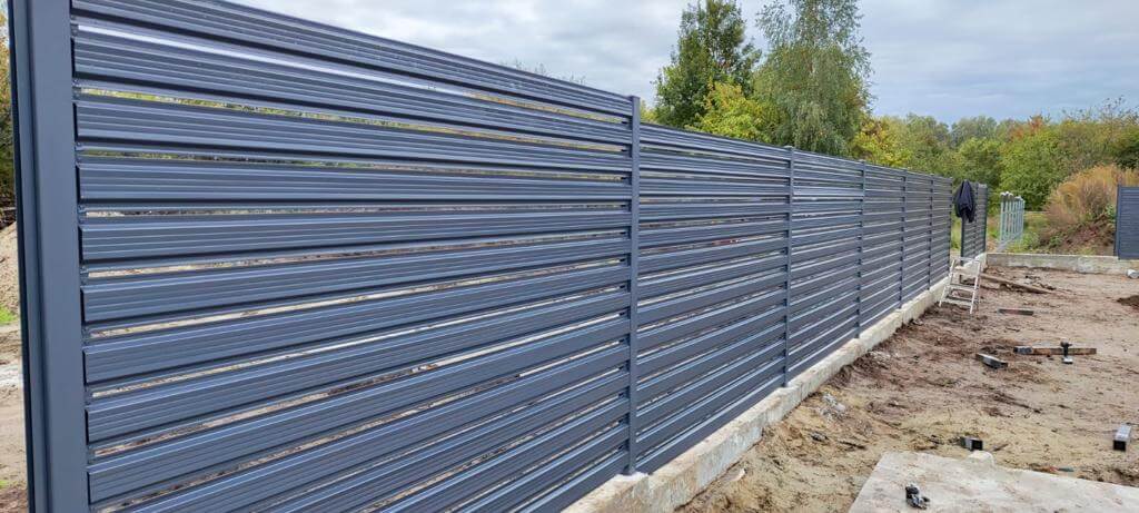 забор из штакетника ral7024/7024 серый графит двусторонний фото8 в Жезказгане