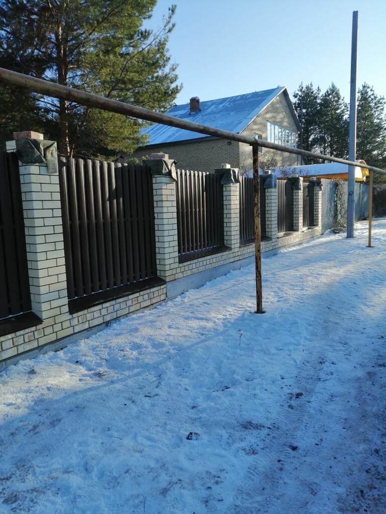 Забор из штакетника RAL8017 Шоколад в Жезказгане