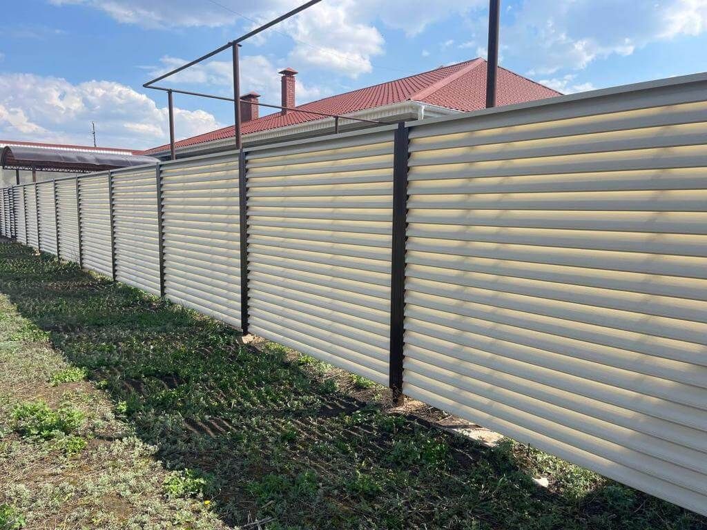 Забор из ламелей Еврожалюзи 25м RAL1015/1015 Слоновая Кость двусторонний фото 2 в Жезказгане