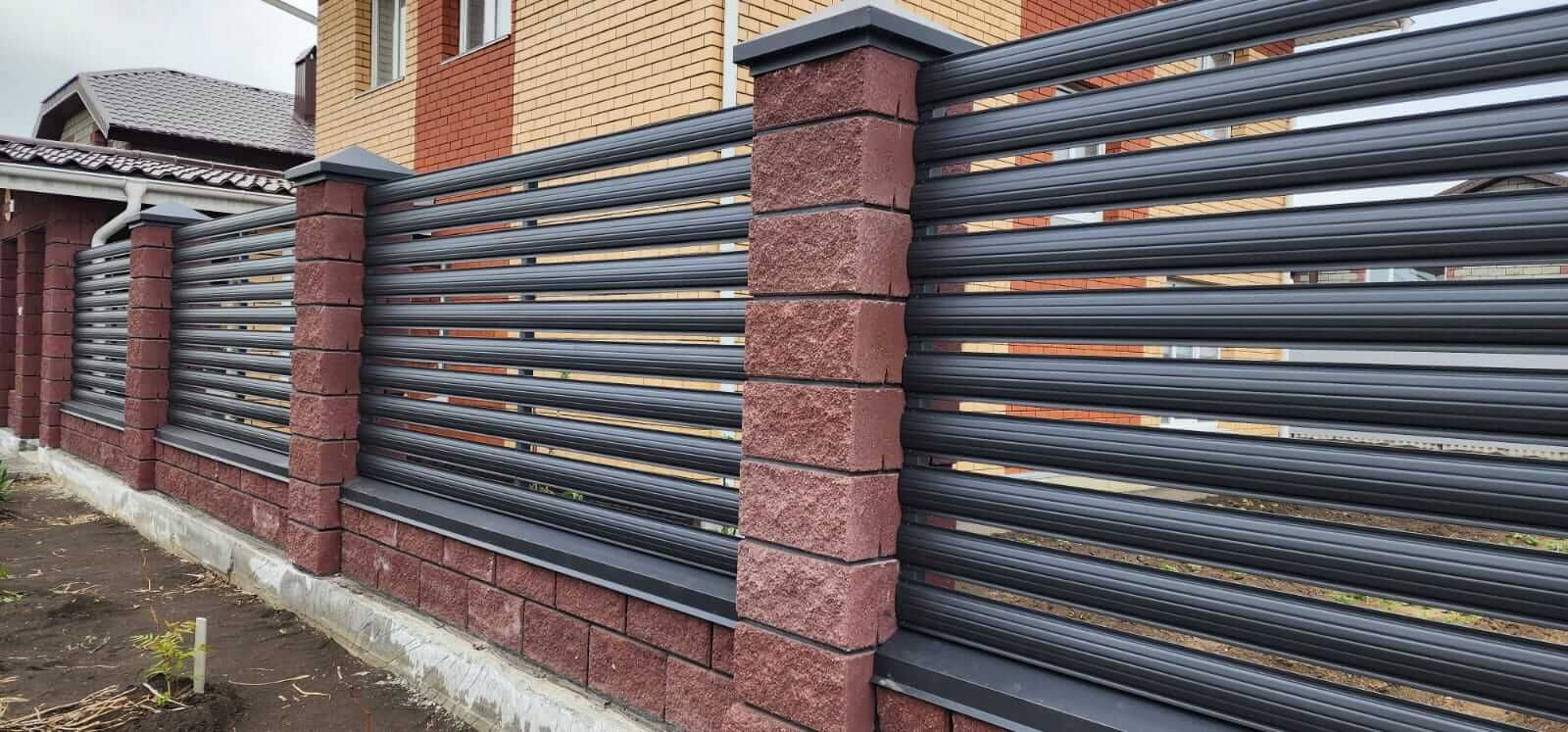 Забор-ранчо из штакетника 21м RAL7024/7024 Серый Графит МАТТЕ двусторонний в Жезказгане