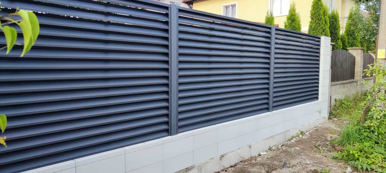 Забор-жалюзи из ламелей ЭКО-Z 17м RAL7024 Серый Графит фото 7 в Жезказгане