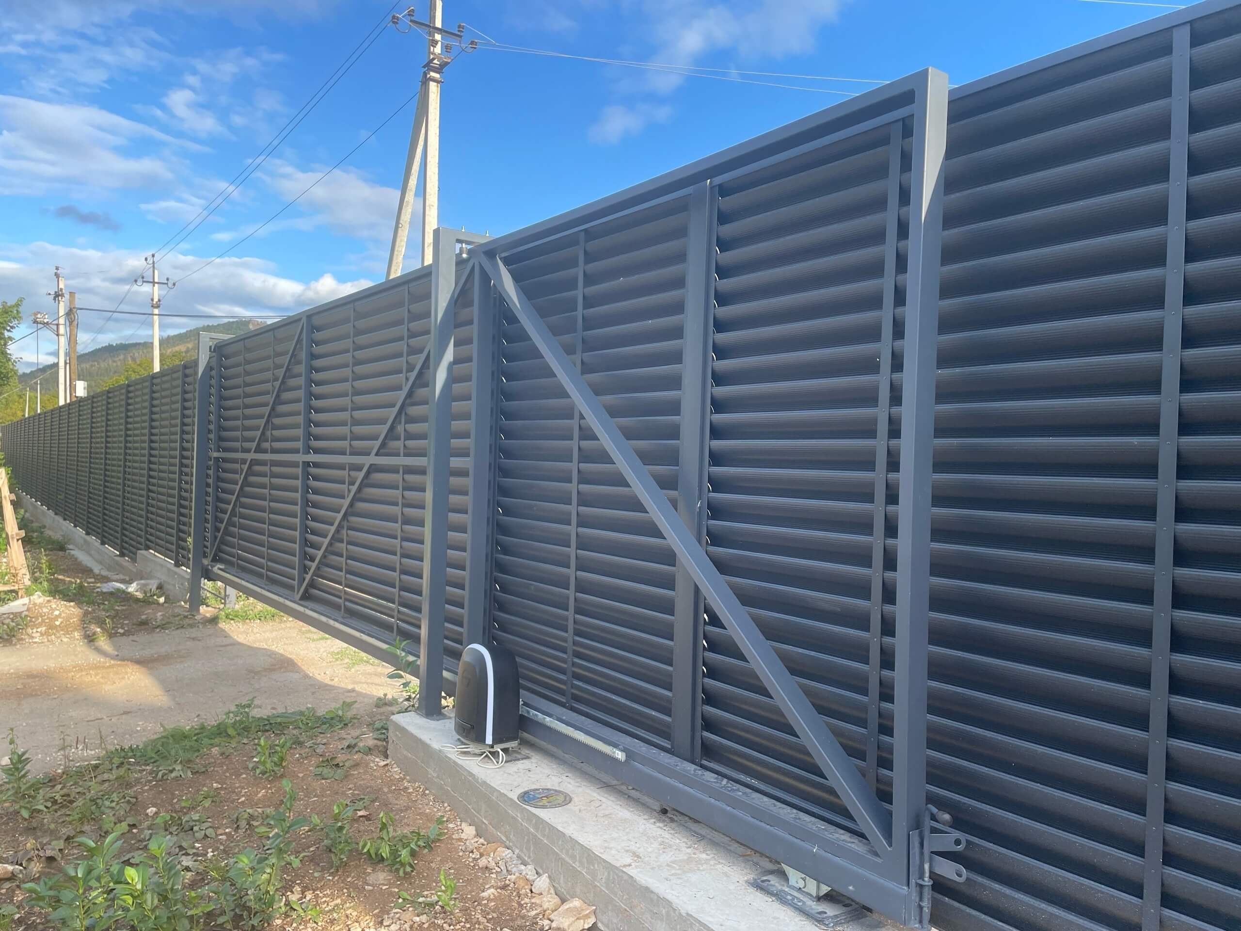 Забор-жалюзи из ламелей Еврожалюзи 250м RAL7024/7024 Серый Графит матовый фото 2 в Жезказгане