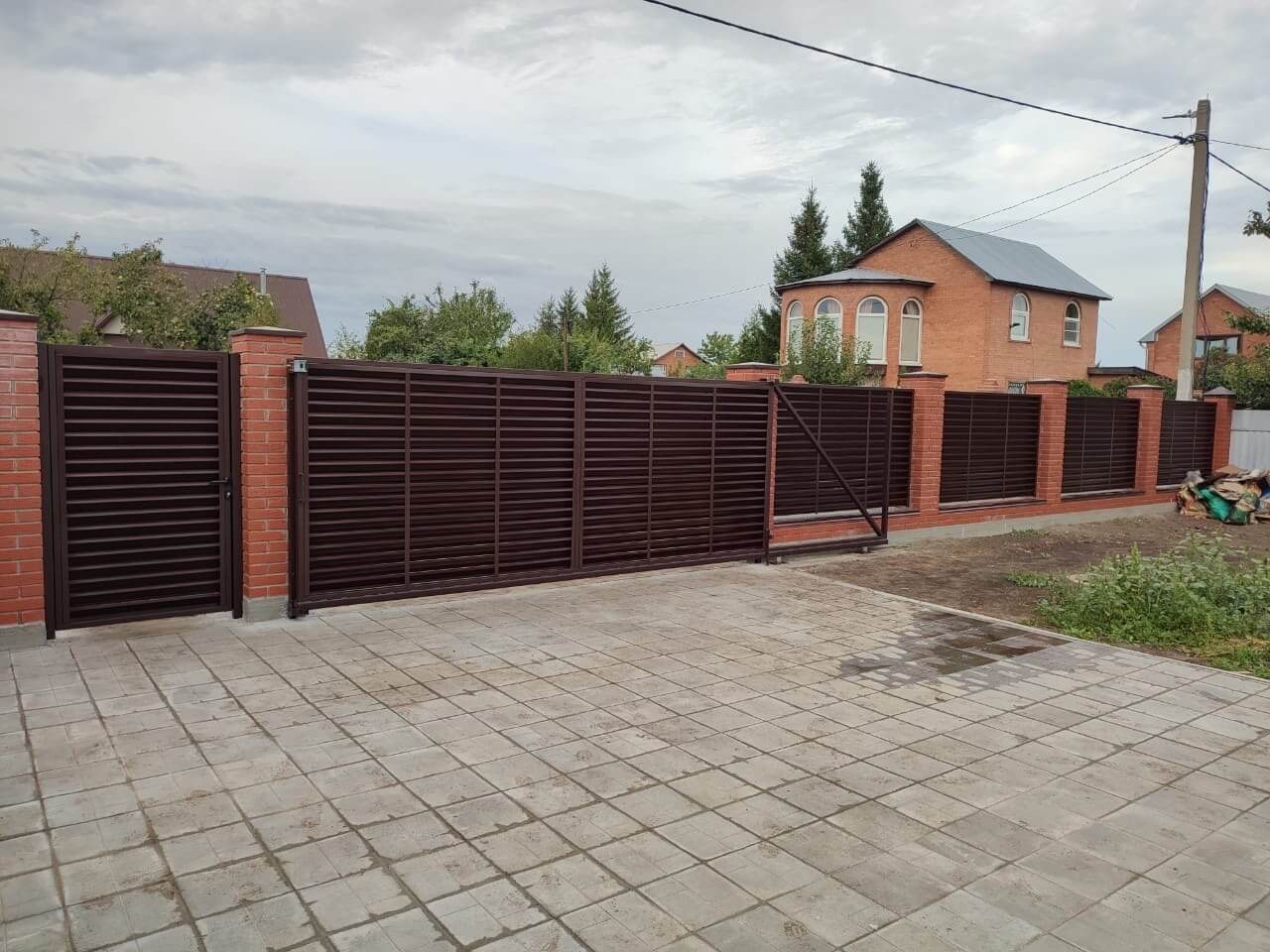 Забор из ламелей Еврожалюзи 28м RAL8017/8017 Шоколад двусторонний фото 3 в Жезказгане