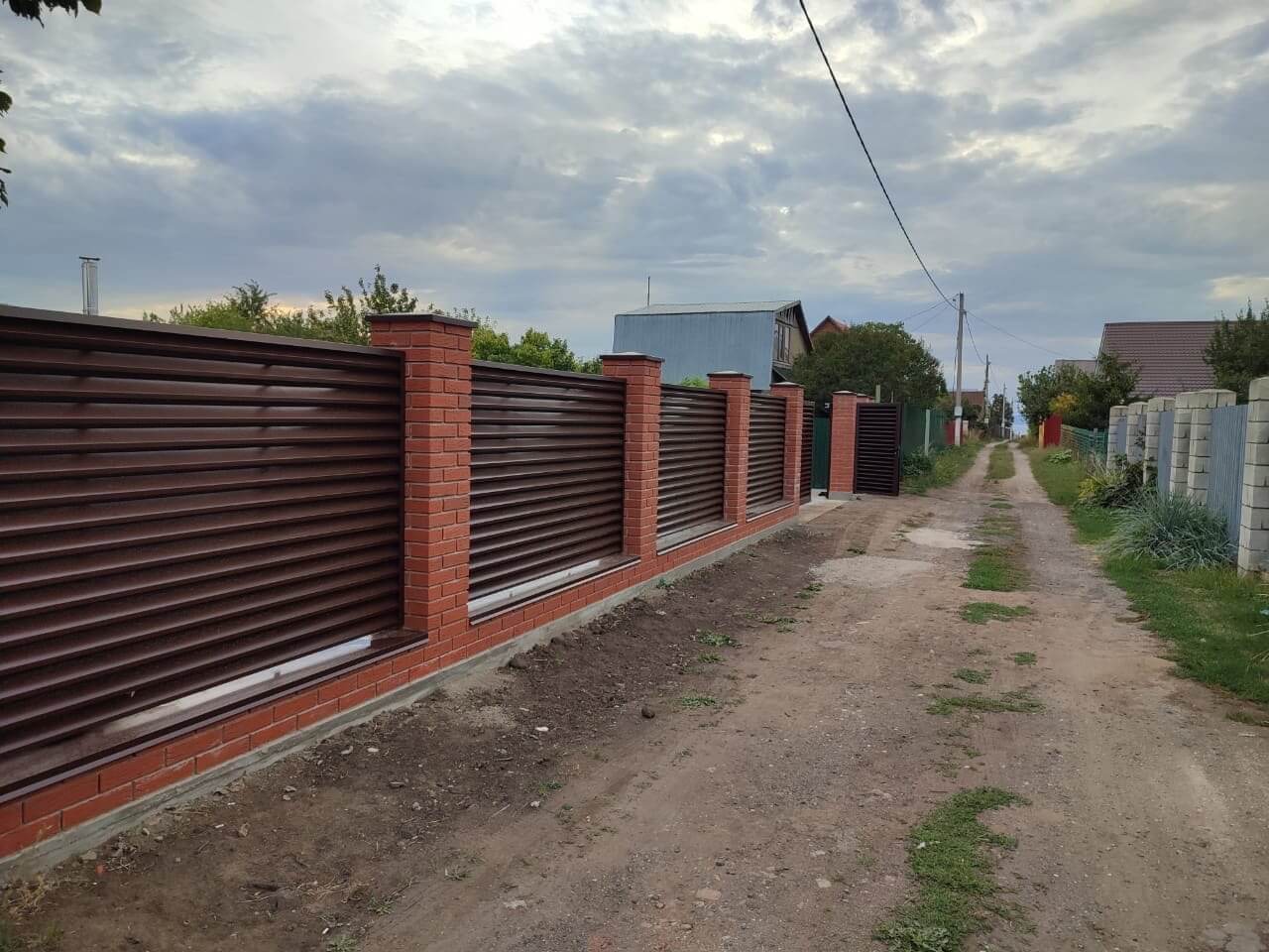 Забор из ламелей Еврожалюзи 28м RAL8017/8017 Шоколад двусторонний фото 2 в Жезказгане