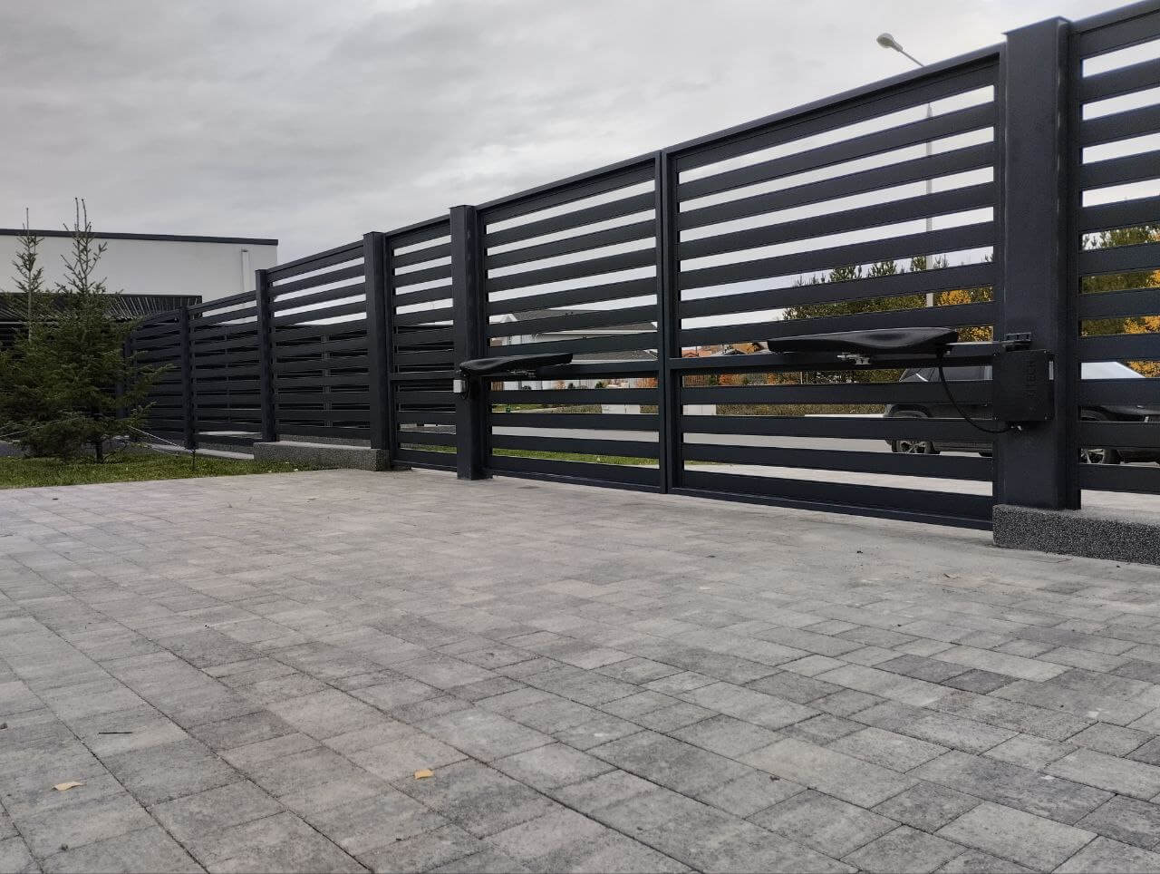 Забор-ранчо из металлопланкена RAL7024 Серый Графит МАТТЕ фото 6 в Жезказгане