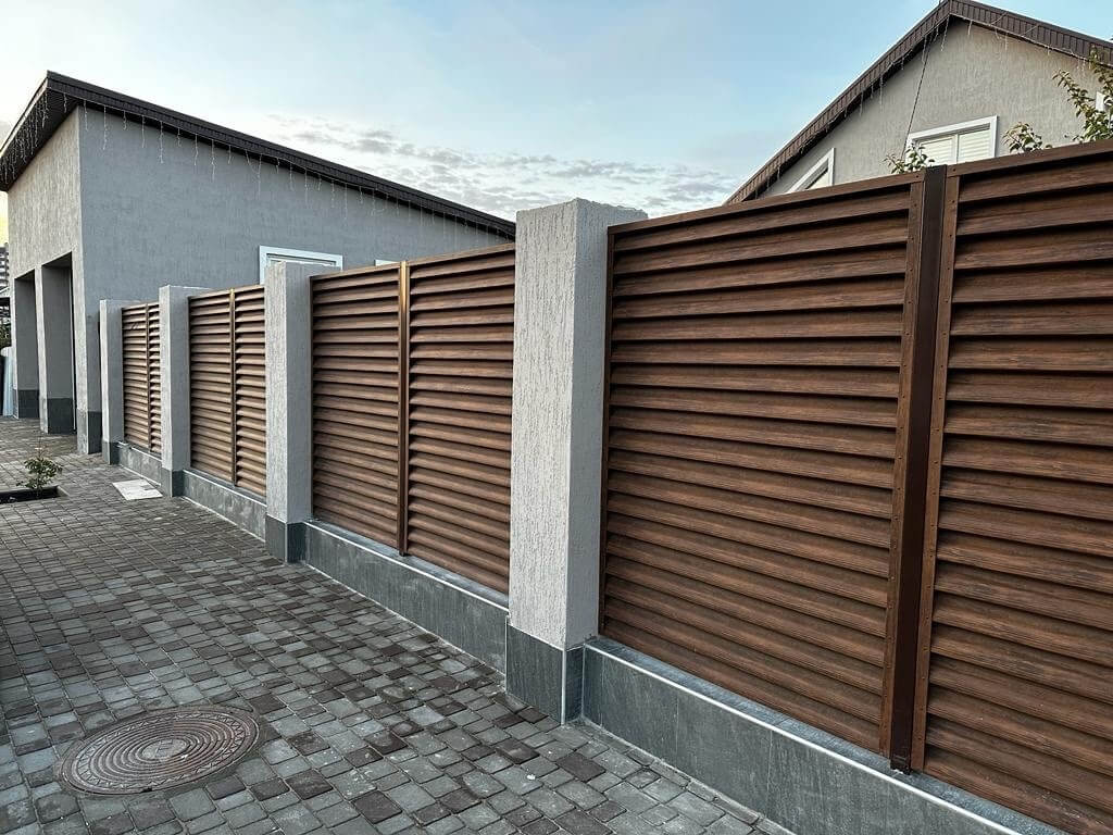 Забор-жалюзи из ламелей Еврожалюзи 23м Каштан Printech фото 2 в Жезказгане