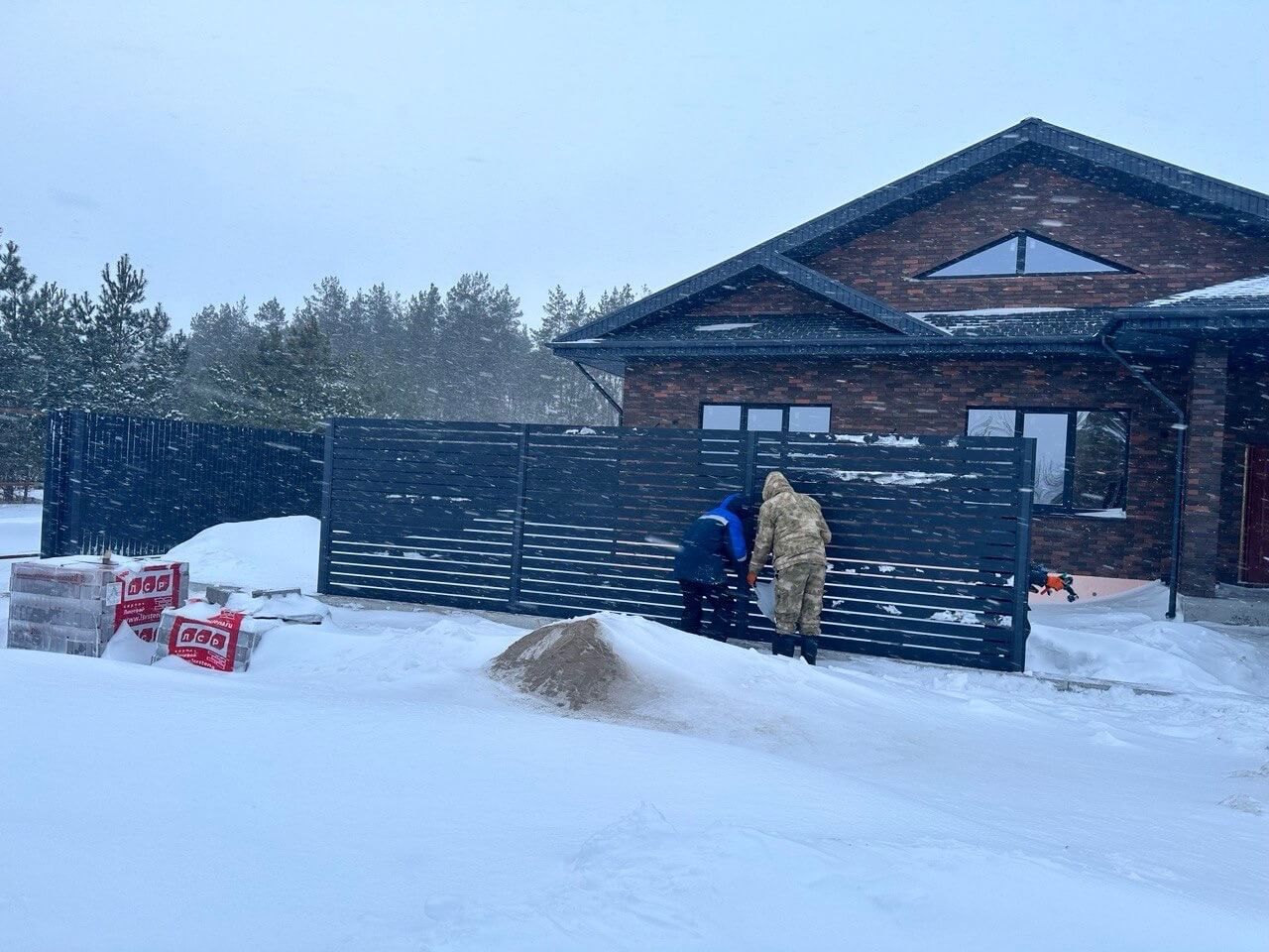 Забор-ранчо из металлопланкена 26м RAL7024 Серый Графит МАТТЕ фото 1 в Жезказгане