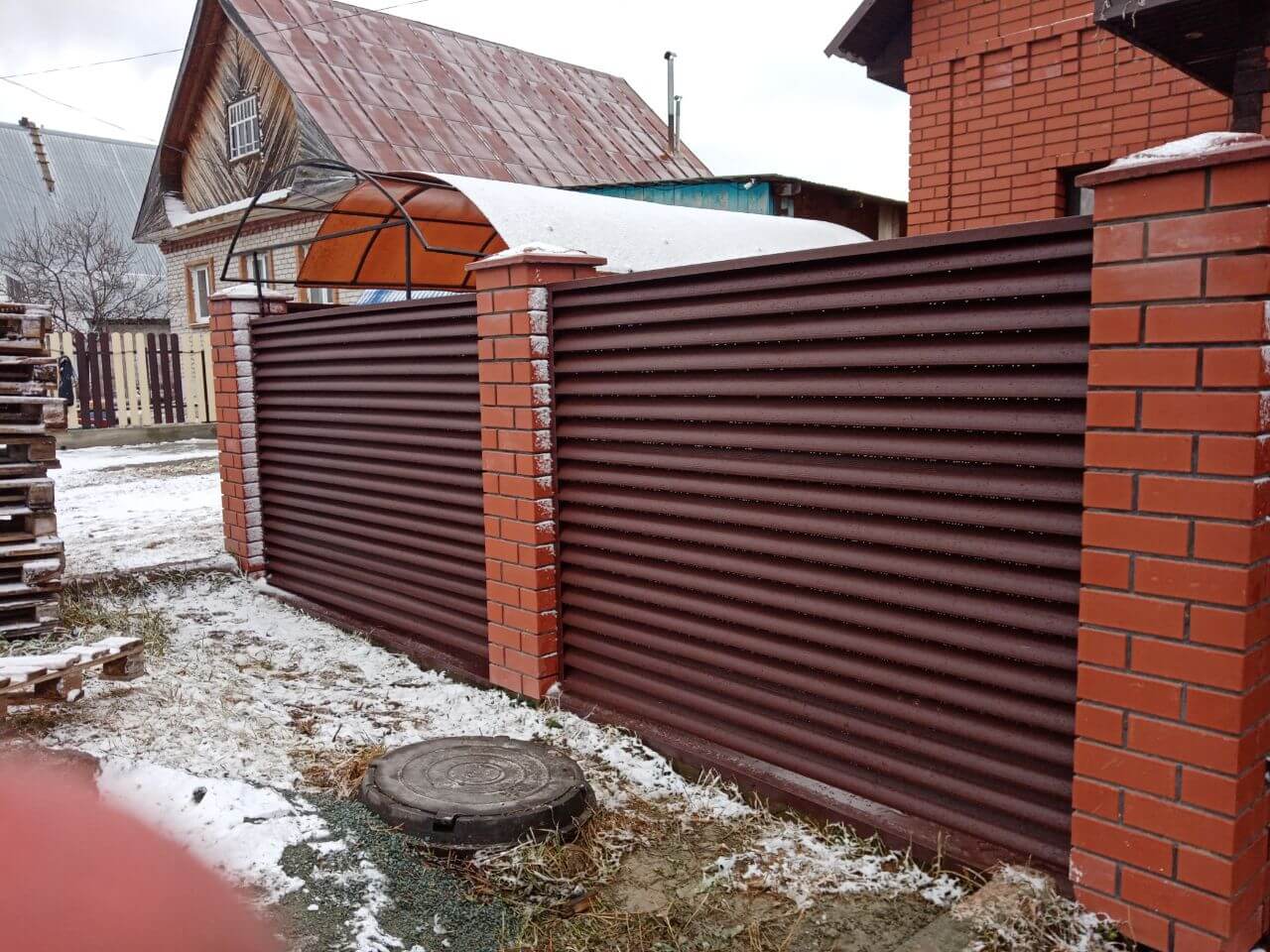 Забор из ламелей еврожалюзи 12м RAL8017/8017 Шоколад двусторонний МАТТЕ фото 3 в Жезказгане