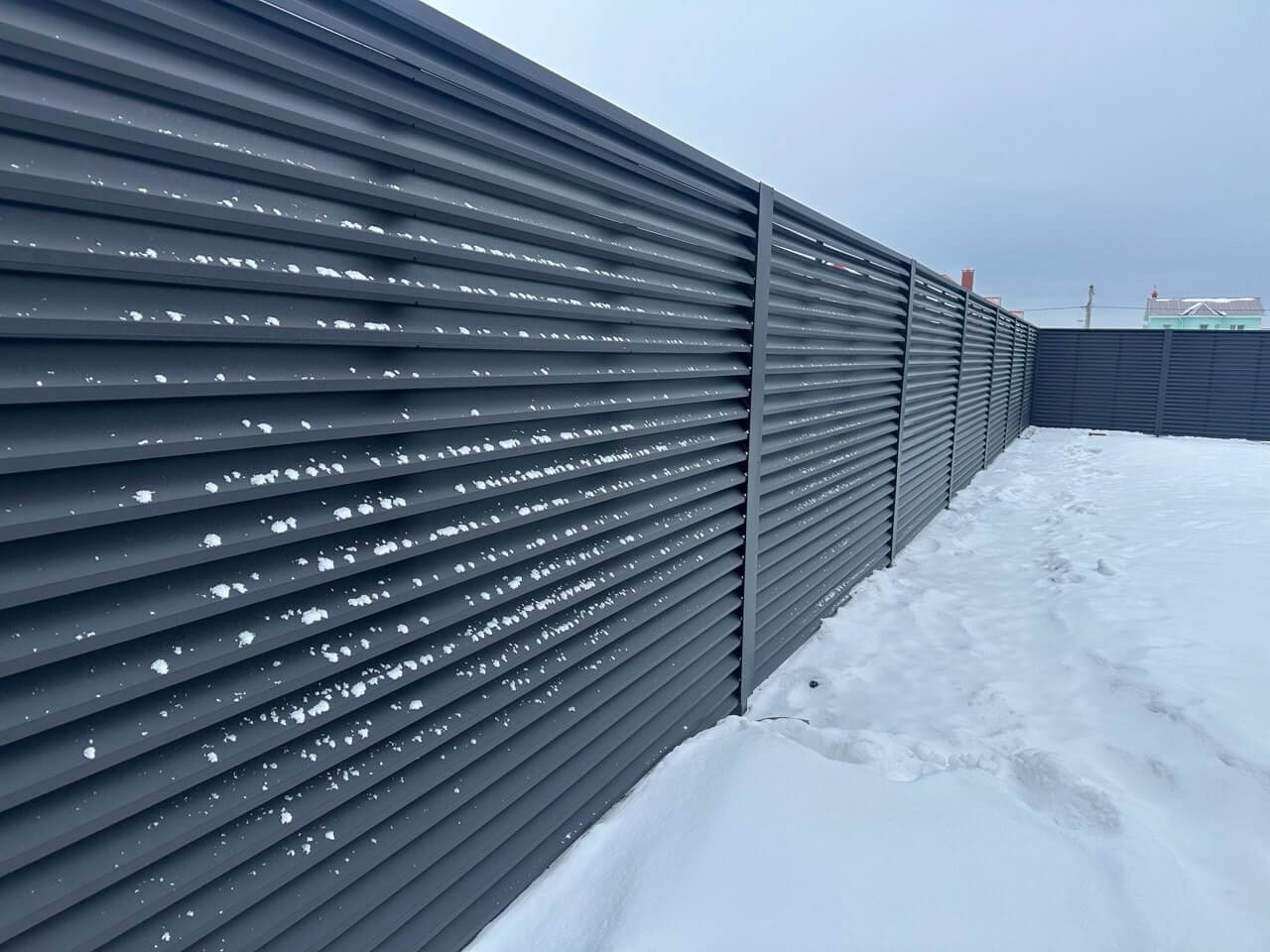 Забор-жалюзи из ламелей ЭКО-Z 130м RAL9005 Черный МАТТЕ в Жезказгане