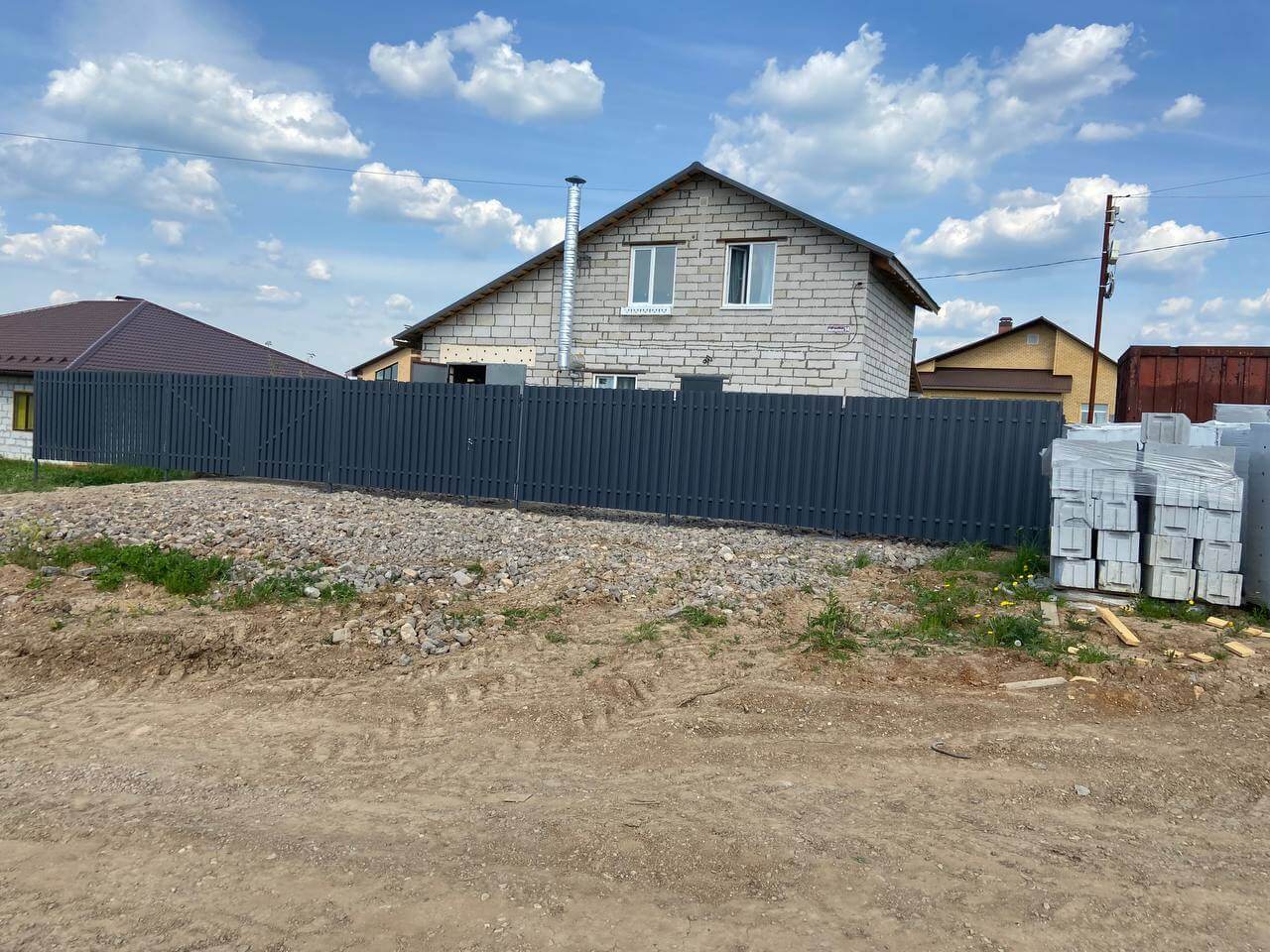 Забор из евроштакетника 16м RAL7024 Серый Графит фото 6 в Жезказгане