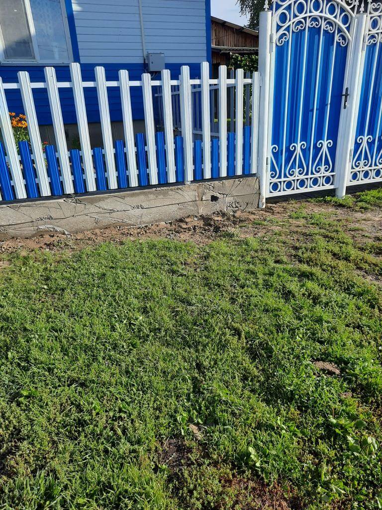 Забор из евроштакетника 14м RAL9003 Белый, RAL5005 Синий Сигнал фото 2 в Жезказгане