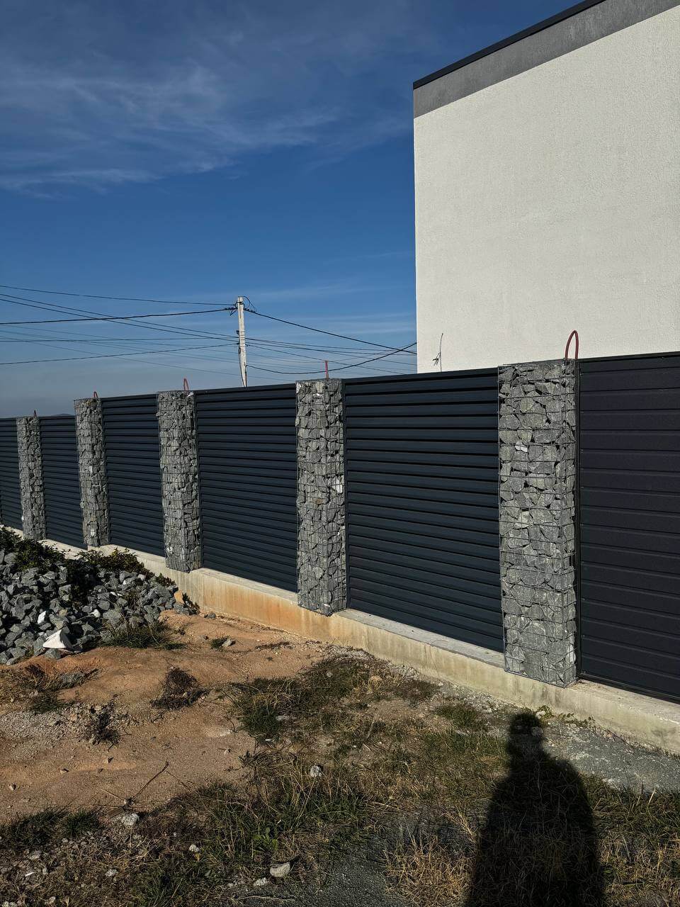 Забор-жалюзи из ламелей ЭКО-Z-US усиленных 36м RAL7024/7024 Серый Графит двусторонний МАТТЕ фото 6 в Жезказгане