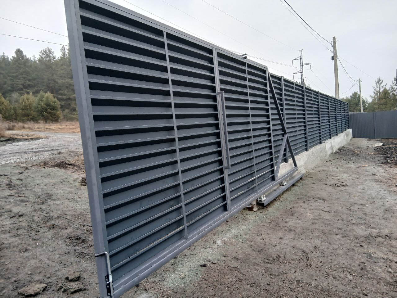Забор-жалюзи из ламелей Хай-Тек 37м RAL7024/7024 Серый Графит двусторонний МАТТЕ фото 7 в Жезказгане