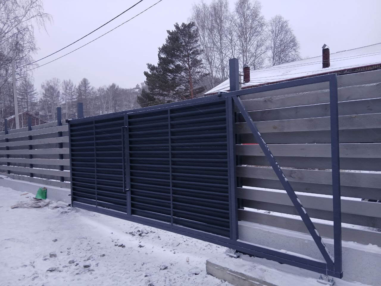 Входная группа из ламелей Хай-Тек RAL7024/7024 Серый Графит двусторонний МАТТЕ фото 4 в Жезказгане