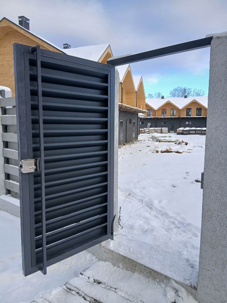 Входная группа из ламелей Хай-Тек RAL7024/7024 Серый Графит двусторонний МАТТЕ фото 21 в Жезказгане