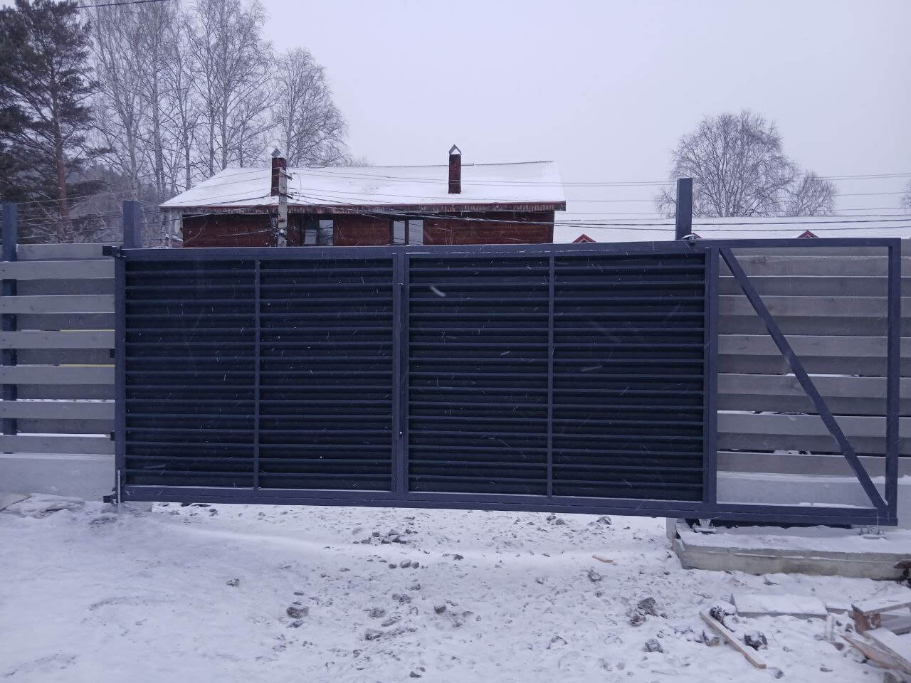 Входная группа из ламелей Хай-Тек RAL7024/7024 Серый Графит двусторонний МАТТЕ фото 17 в Жезказгане