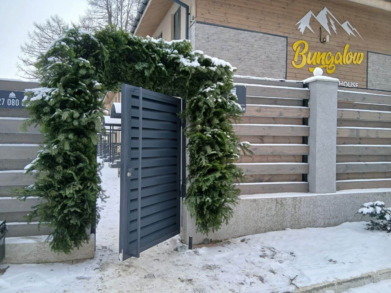 Входная группа из ламелей Хай-Тек RAL7024/7024 Серый Графит двусторонний МАТТЕ фото 15 в Жезказгане