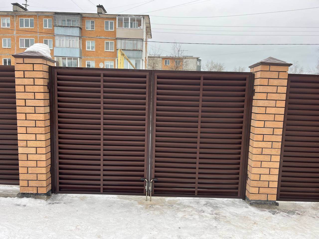 Забор-жалюзи из ламелей ЭКО-Z 87м RAL8017/8017 Шоколад двусторонний МАТТЕ фото 9 в Жезказгане