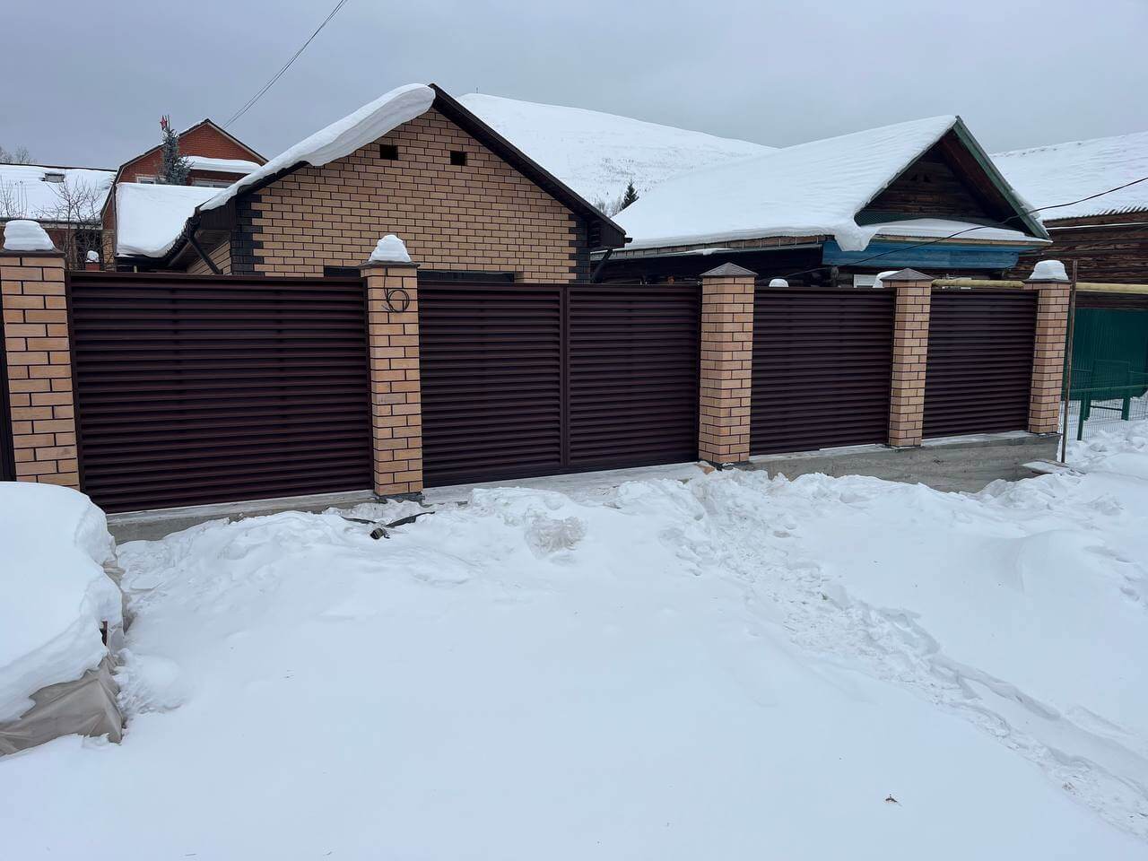 Забор-жалюзи из ламелей ЭКО-Z 87м RAL8017/8017 Шоколад двусторонний МАТТЕ фото 3 в Жезказгане