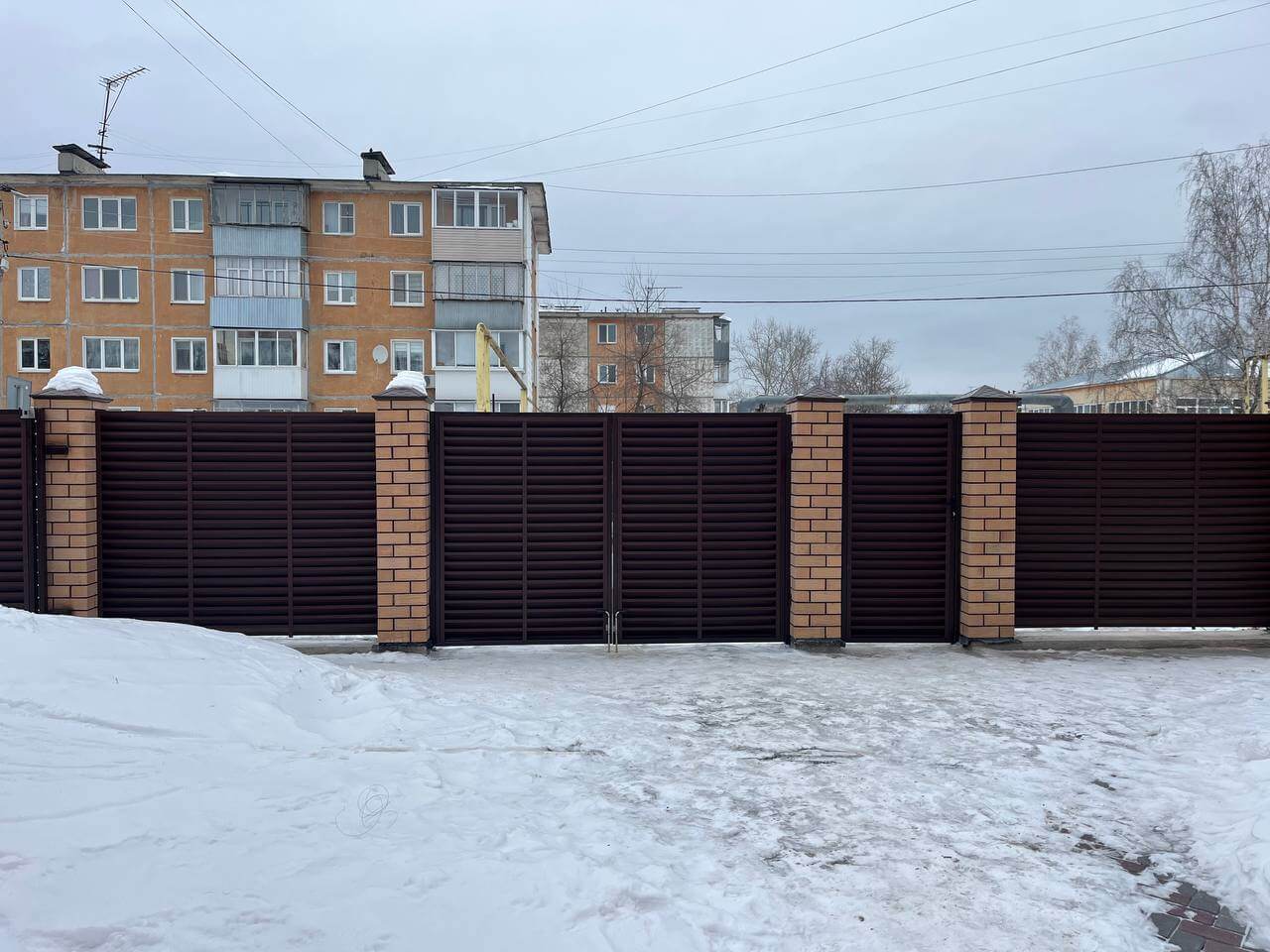 Забор-жалюзи из ламелей ЭКО-Z 87м RAL8017/8017 Шоколад двусторонний МАТТЕ фото 1 в Жезказгане