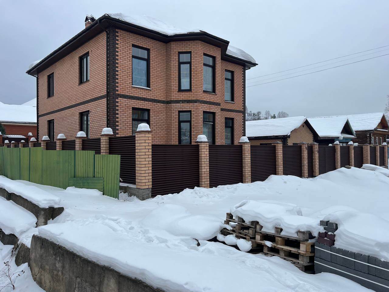 Забор-жалюзи из ламелей ЭКО-Z 87м RAL8017/8017 Шоколад двусторонний МАТТЕ фото 12 в Жезказгане