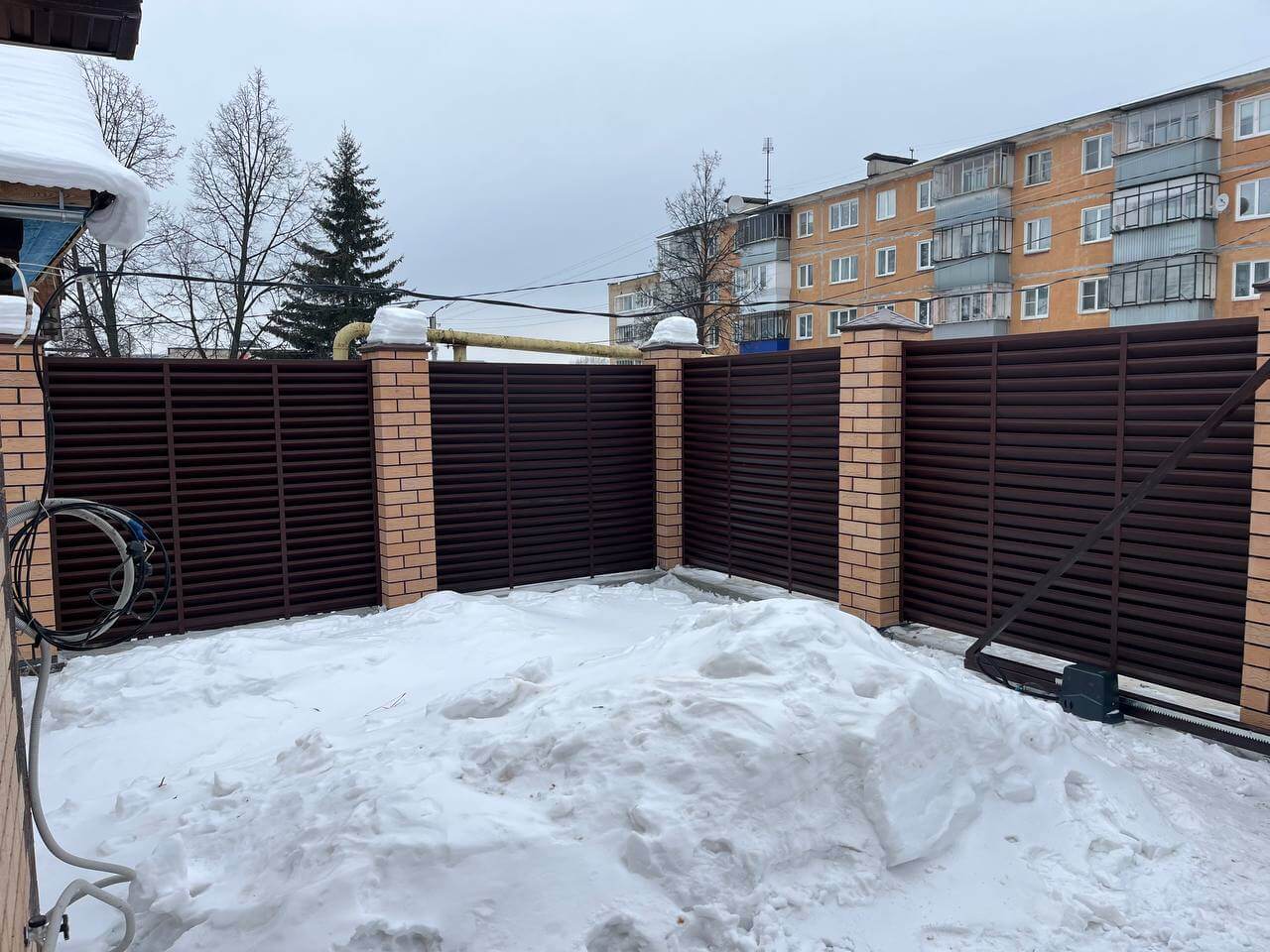 Забор-жалюзи из ламелей ЭКО-Z 87м RAL8017/8017 Шоколад двусторонний МАТТЕ фото 11 в Жезказгане