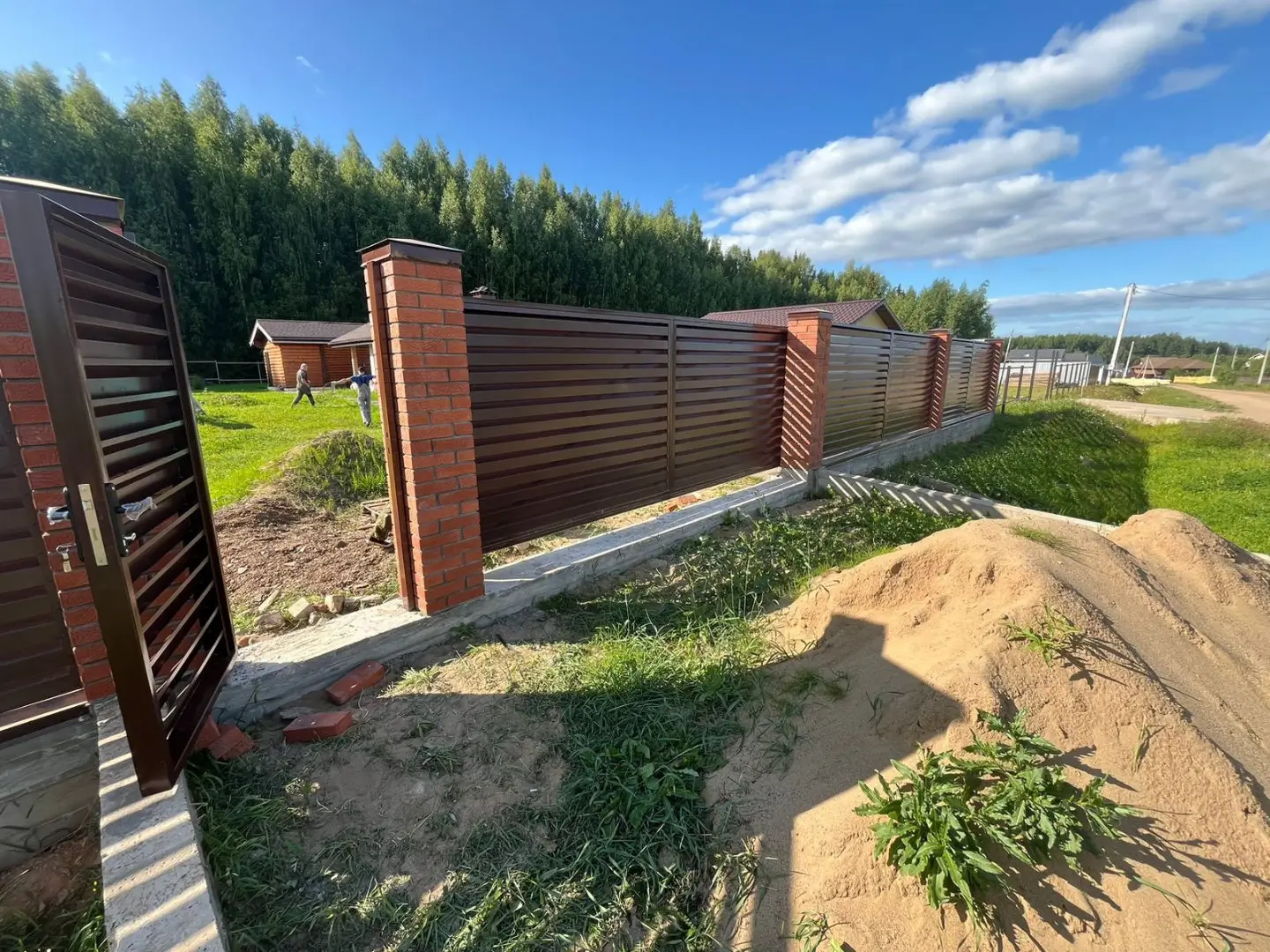 Забор-жалюзи из ламелей Хай-Тек 26м RAL8017/8017 Шоколад двусторонний фото 5 в Жезказгане