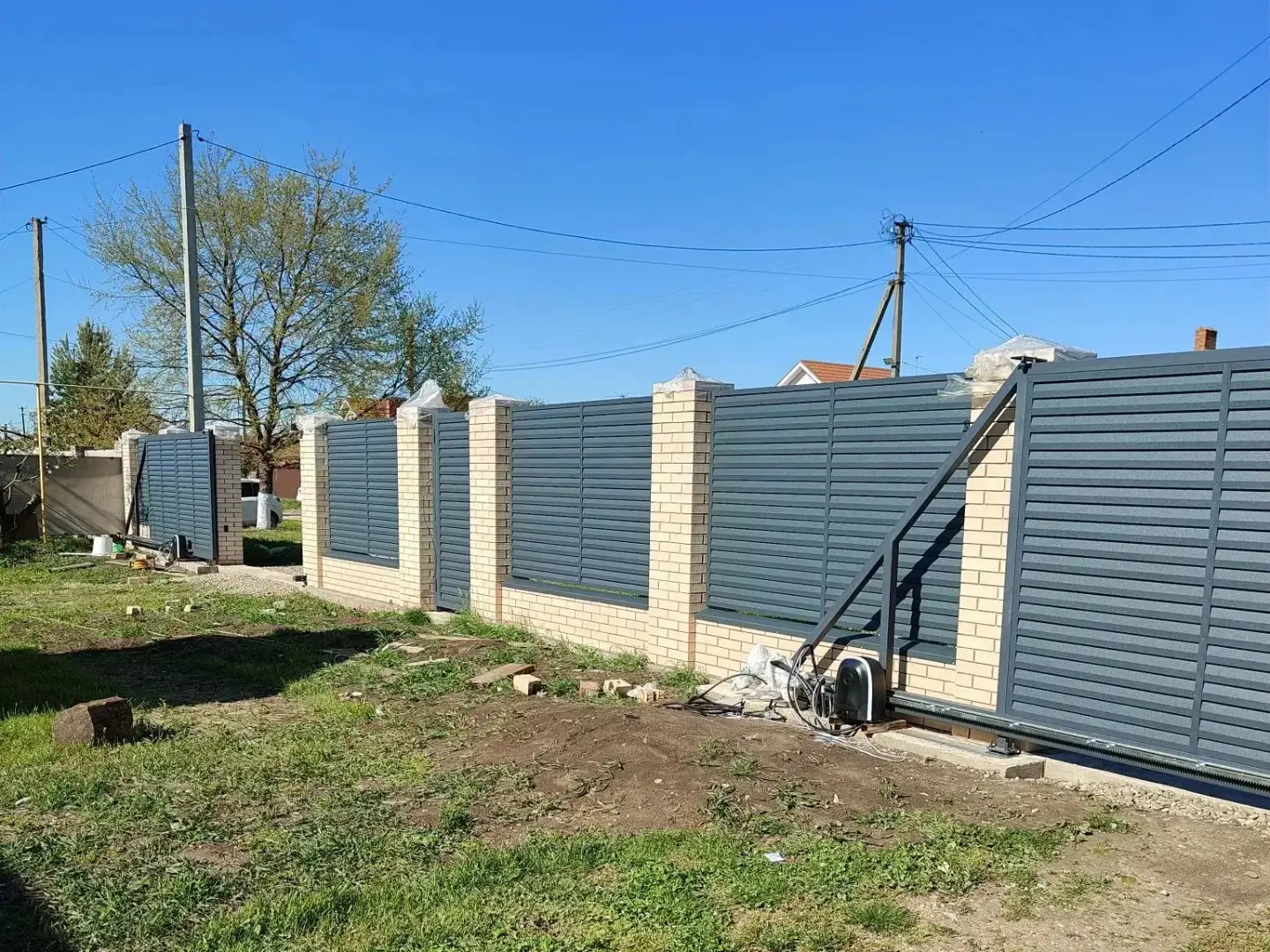 Забор-жалюзи из ламелей Реснички 16м RAL7024 Серый Графит Стальной Бархат фото 1 в Жезказгане